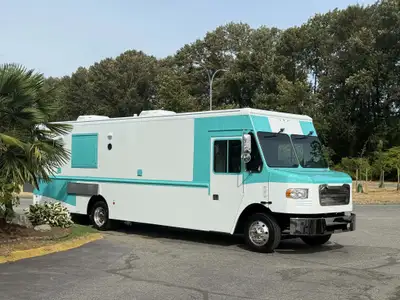 Abenante Motor Group (SK) 2020 FREIGHTLINER MT 55G Food Truck Dual commercial generators Integrated...