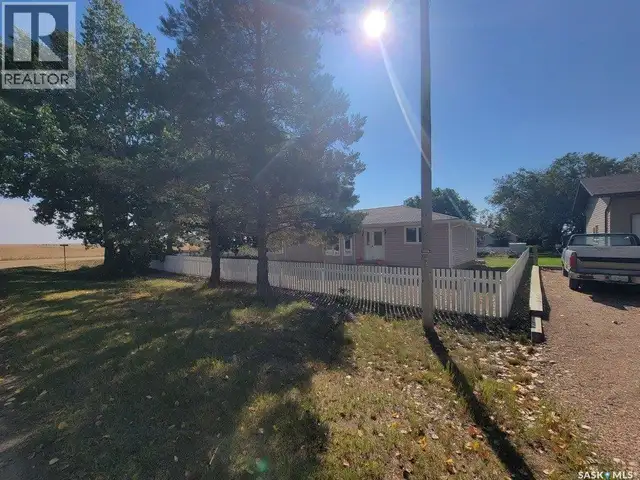 309 Third AVENUE E Pleasant Valley Rm No. 288, Saskatchewan in Houses for Sale in Saskatoon - Image 2