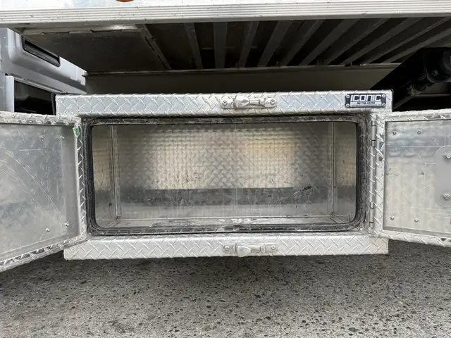 2022 Ford F600 XLT 4x4 20 Foot Roll Off Flatdeck Tow Truck in Heavy Trucks in Regina - Image 55