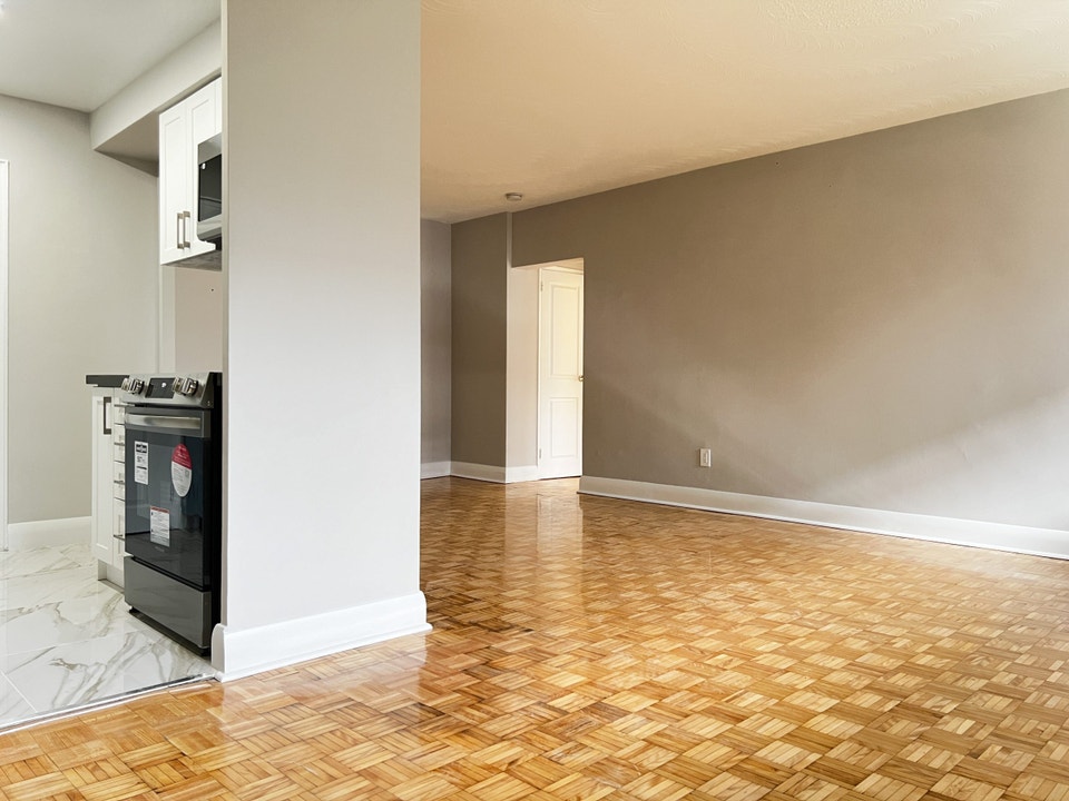 Parkdale Studio (Bachelor) Apartment for Rent - 75 Spencer Avenu 4