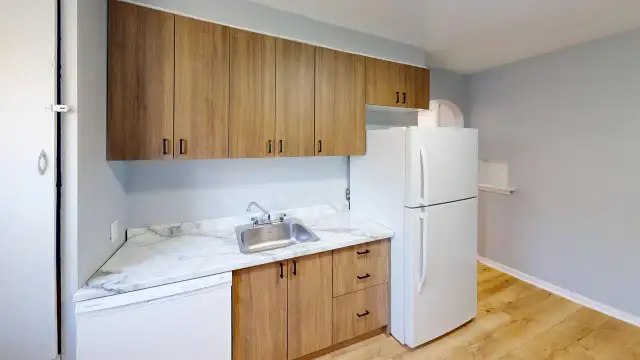 BRIGHT & SPACIOUS TWO BEDROOM APARTMENT IN WEST END HALIFAX!!! in Long Term Rentals in City of Halifax - Image 3