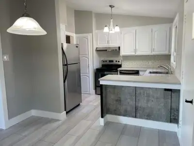 DISPONIBLE DÈS MAINTENANT -- Maison semi-meublée à louer au 86 Rue Newbury, Longueuil (Greenfield Pa...