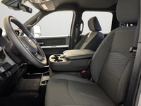 This 2026 RAM 2500 TRADESMAN CREW CAB 4X4 has the following options Cloth 40/20/40 Bench Seat, 8.4 T... (image 9)
