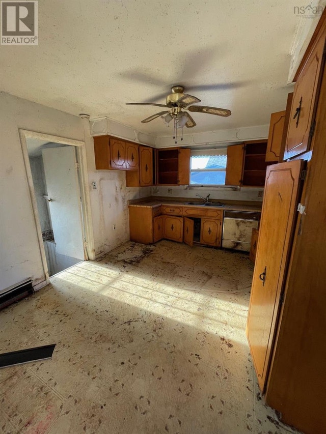 16 Seventh Street Glace Bay, Nova Scotia Houses for Sale Cape