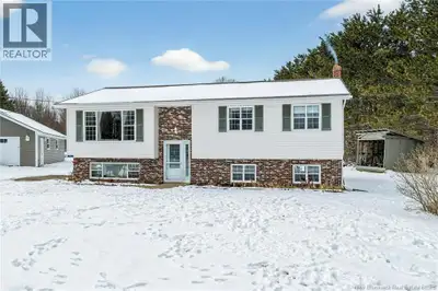 When Viewing This Property On Realtor.ca Please Click On The Multimedia or Virtual Tour Link For Mor...