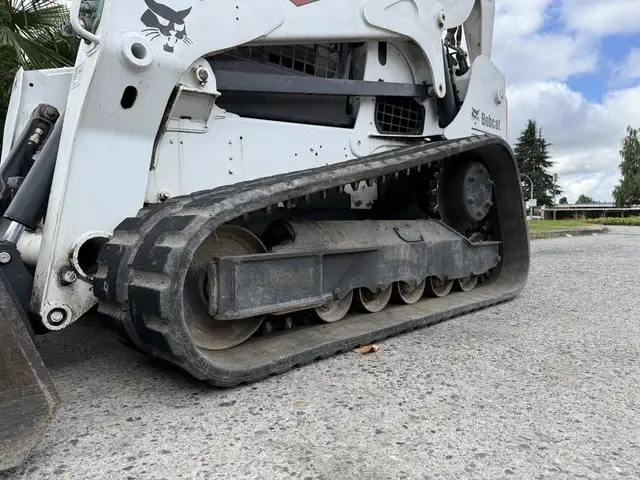 2017 Bobcat T740 Skid Loader in Heavy Trucks in Regina - Image 19