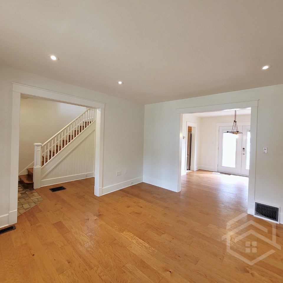 Short-Term 3-Bedroom Home in Woodstock!! 2