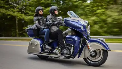 ROADMASTER DEEP BLUE METALLIC/SILVER QUARTZ METALLIC MSRP $41999 ROADMASTER AUDIO DEEP BLUE METALLIC...