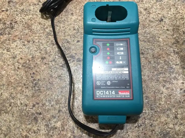Lot of battery tool chargers:YardWorks, Milwaukee & Makita.63871131923457124