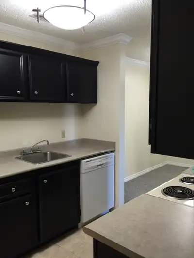 Lawson Mall & River Trails - 2 Bed with 1.5 Baths - For July 18t