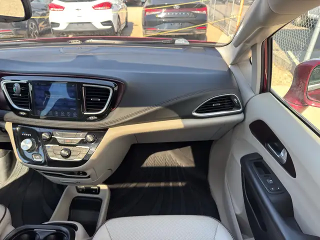 2017 Chrysler Pacifica Limited 7 Passenger | Command Start | Pow5619998410362163225
