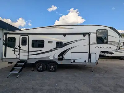 2022 Keystone Cougar 24RDS – Loaded, Lightweight & Ready for Adventure! This 2022 Keystone Cougar 24...