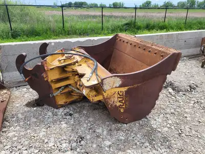 I have a 70" Craig Manufacturing Excavator Wrist Bucket for sale This was previously on a 330D Locat...