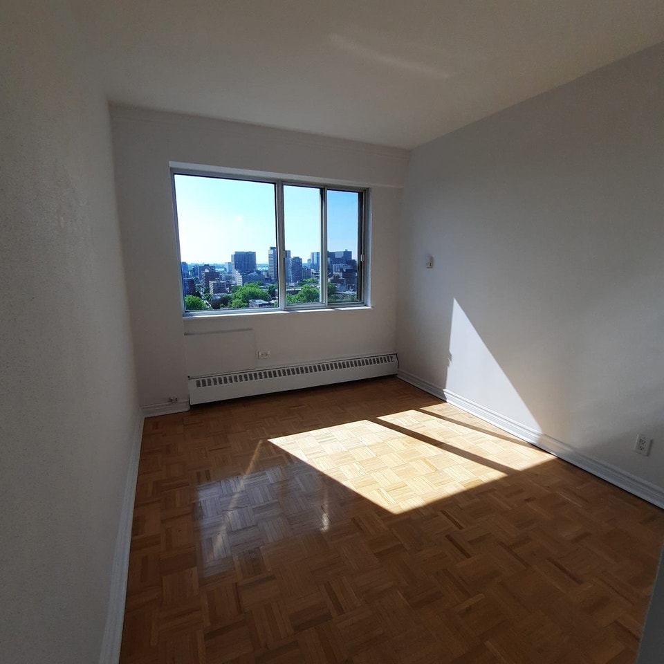 Grand 5.5, balcon, tout compris, vue Sud de Montréal Apartment f 4