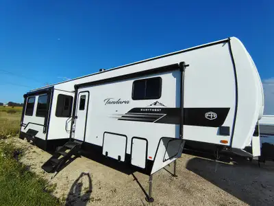 The 2026 East to West Tandara 387BH is a new, mid-profile fifth-wheel RV designed for luxury and ext...