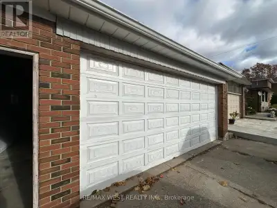 GARAGE - 999 CALEDONIA ROAD Toronto (Yorkdale-Glen Park), Ontari