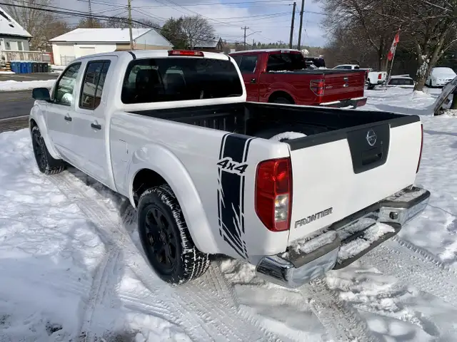 2012 NISSAN FRONTIER CREW 4X4 LOW KMS CERTIFIED in Cars & Trucks in Guelph - Image 8