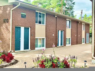 AMNA LINDSAY STUDENT RESIDENCE! Only a 4 minute walk to Frost Campus! DISCOUNTED RATES - $100 off yo...