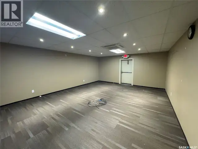 102 Sims AVENUE Weyburn, Saskatchewan in Commercial & Office Space for Sale in Regina - Image 8