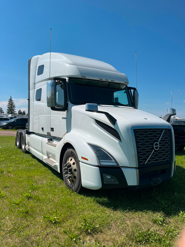 ONE Owner 2020 Volvo VNL 760 in Heavy Equipment in Red Deer - Image 2