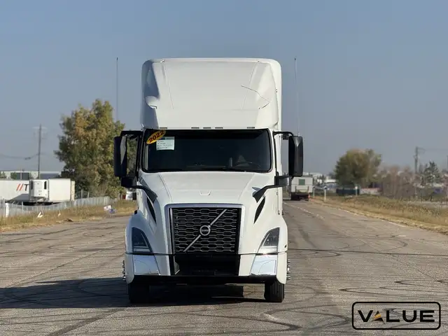 2022 Volvo VNL760 D13 | 455HP | 2.79 RATIO | I-SHIFT in Heavy Trucks in Calgary - Image 4