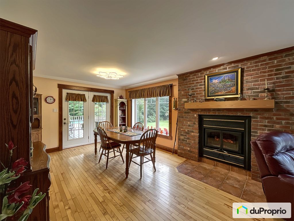 $679,000 - 2 Storey for sale in Sherbrooke (Brompton) — photo 1