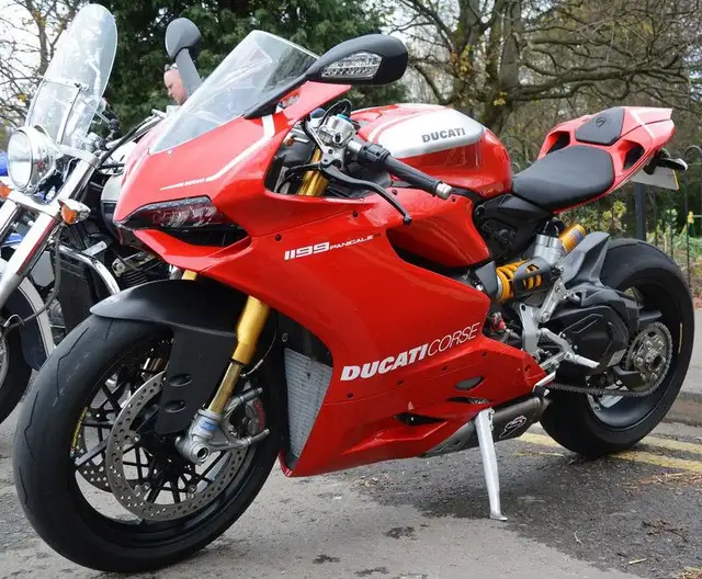 2013 DUCATI PANIGALE 1199 (FINANCING AVAILABLE) in Sport Bikes in Strathcona County - Image 3