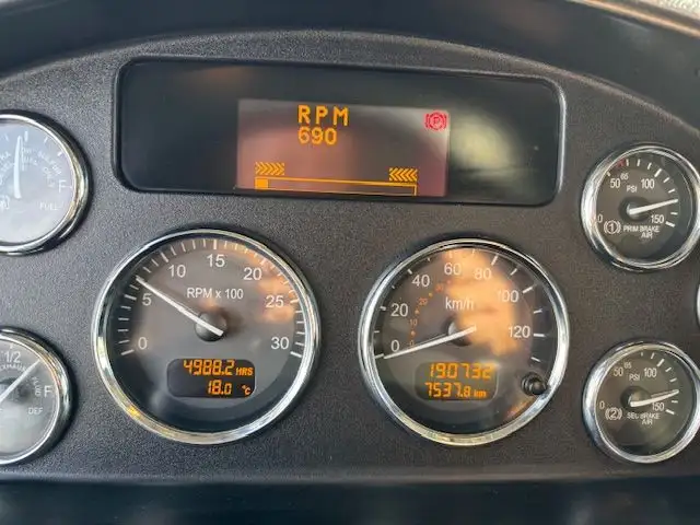 2015 Peterbilt PB348 Picker Truck in Heavy Trucks in St. Albert - Image 17