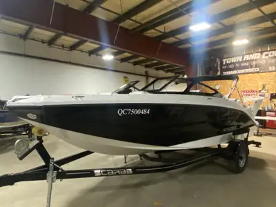 LIKE NEW 2020 SCARAB 215SE-BEAUTIFUL BOAT, BLACK AND WHITE, TWIN 215 ENGINES WITH 11.1 HOURS RUN TIM...