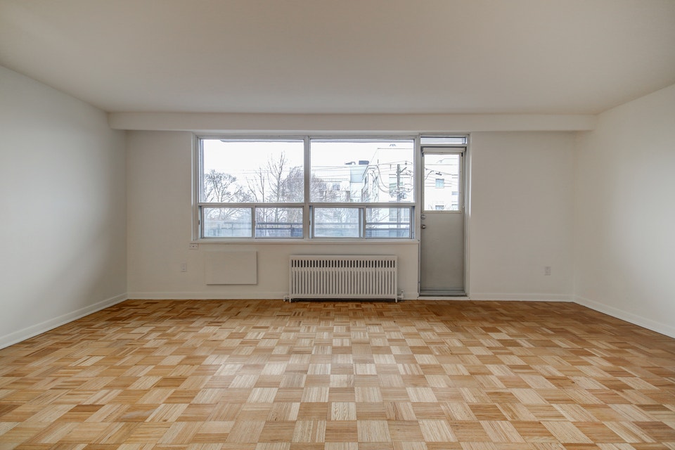 Bachelor Apartment for Rent - 1833 Bayview Ave. 4