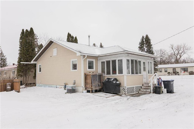 101 Poplar Avenue Elm Creek, Manitoba in Houses for Sale in Portage la Prairie - Image 3