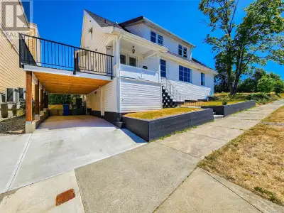 CHARACTER home in the HARBOUR QUAY area with great RENTAL OR LIVE-WORK potential! This 3675 sqft oce...