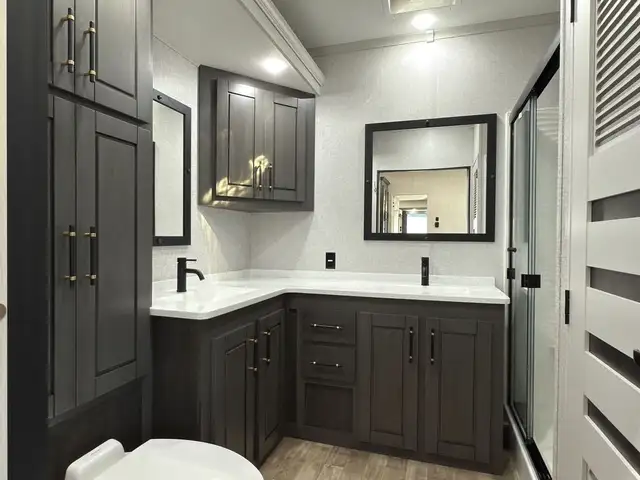 2025 Crossroads RV Redwood Regency 3721FDB Roulotte de parc 2025 in RVs & Motorhomes in Lanaudière - Image 21