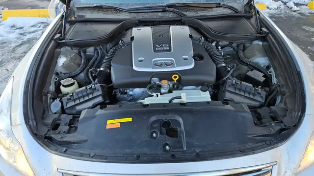 2008 Infiniti G37 Coupe Journey/Sport RWD MT for parts in Auto Body Parts in Calgary - Image 10