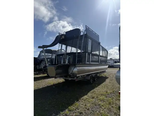 2023 Legend V-Series Aqua Tower Sport Pro w/ full enclosure, 115 in Powerboats & Motorboats in New Glasgow - Image 6