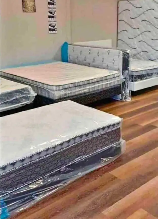 Queen Mattress : King Mattress | Full Mattress / Twin Mattress in Beds & Mattresses in Oshawa / Durham Region - Image 2