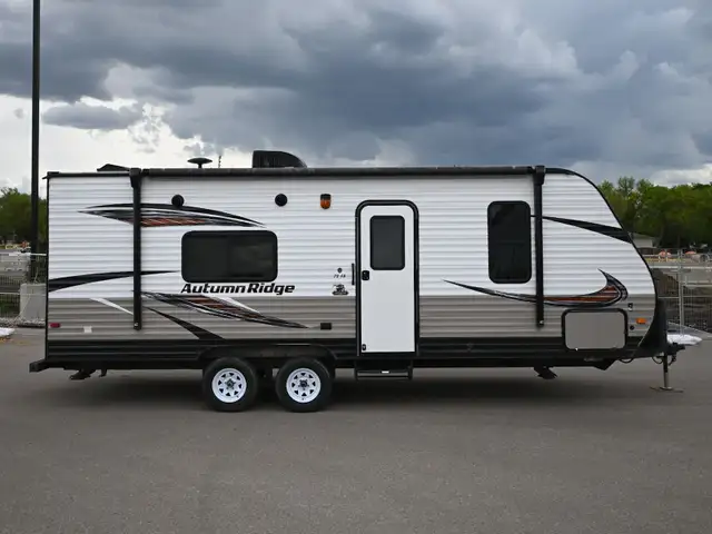 2018 Autumn Ridge Outfitter 23FB in Travel Trailers & Campers in St. Albert - Image 8