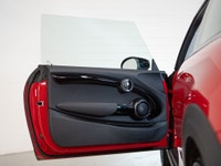 This 2022 MINI Cooper SE is a Canadian vehicle with a clean Carfax report, offering fully electric d... (image 8)