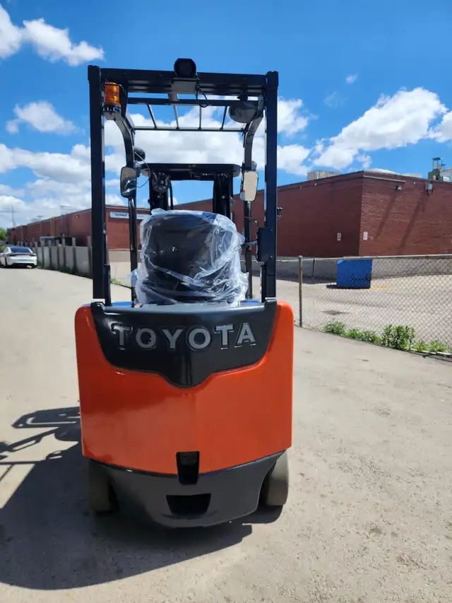 2015TOYOTA 5000LB ELECTRIC FORKLIFT 3 STAGE SIDE-SHIFT CERTIFIED in Heavy Equipment in Mississauga / Peel Region - Image 7