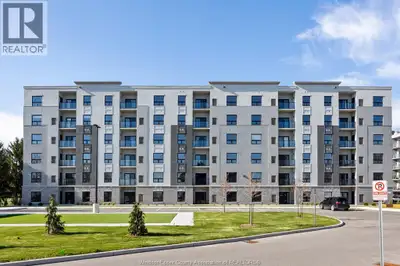 Luxury living in the heart of Kingsville! This beautiful Valente Development built 1 bedroom unit is...