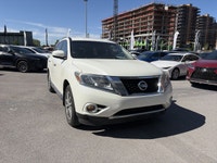 Le Nissan Pathfinder SL 2016 est un VUS spacieux et polyvalent, idéal pour les familles et les condu... (image 2)