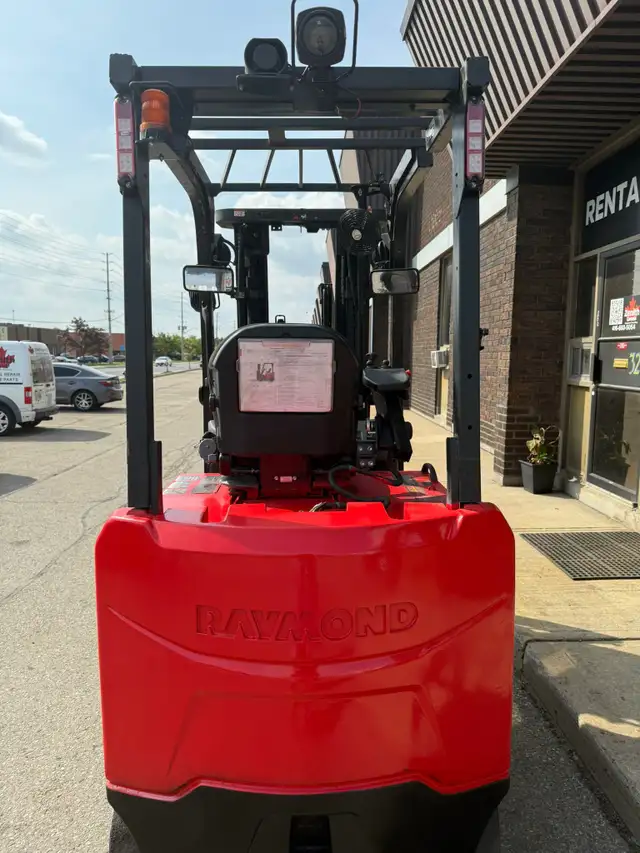 2021 Raymond Electric 6000 lbs. 3 Stage, 3 Way, Forklift on Sale in Heavy Equipment in Mississauga / Peel Region - Image 9