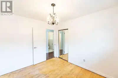 32 MARBURY CRESCENT Toronto (Parkwoods-Donalda), Ontario