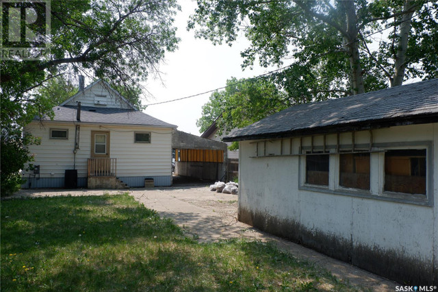 508 5th AVENUE W Assiniboia, Saskatchewan in Houses for Sale in Moose Jaw - Image 3