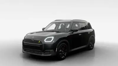 Découvrez ce véhicule neuf d'exception, le MINI Countryman SE ALL4, habillé d'une élégante peinture...