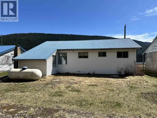 629 A ROAD Canim Lake, British Columbia in Houses for Sale in 100 Mile House - Image 7