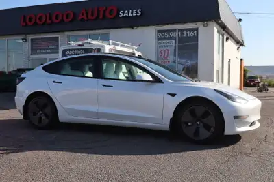 ACCIDENT FREE HEAT PUMP FOR EXTRA RANGE IN COLD WINTERS WELL MAINTAINED Tesla Model 3 Standard Range...