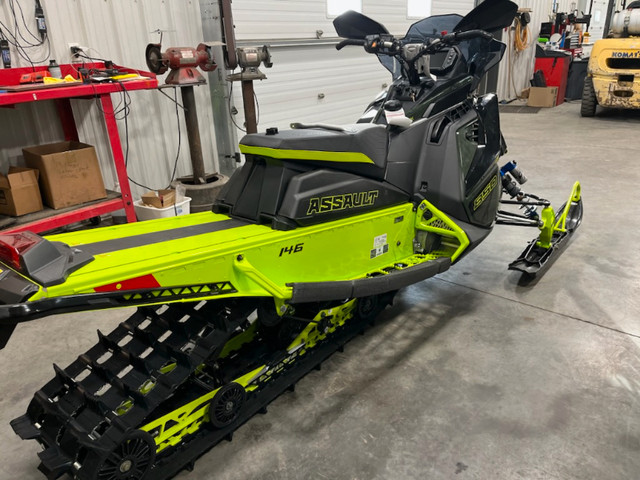 2024 polaris switchback assault 850 in Snowmobiles in Red Deer - Image 2