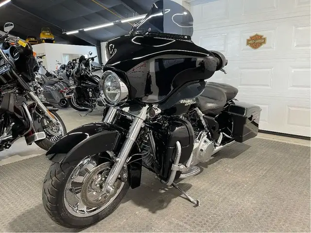 2009 Harley-Davidson Street Glide CANADIAN HARLEY/STAGE 1/RINEHA in Sport Touring in North Bay - Image 5