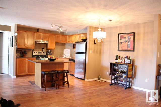 Well maintained 2 bedroom and 2 bath, TOP floor condo! in Condos for Sale in Edmonton - Image 3